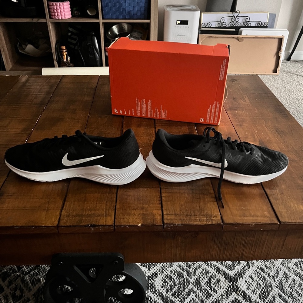 Nike Men's Black and White Athletic Shoes